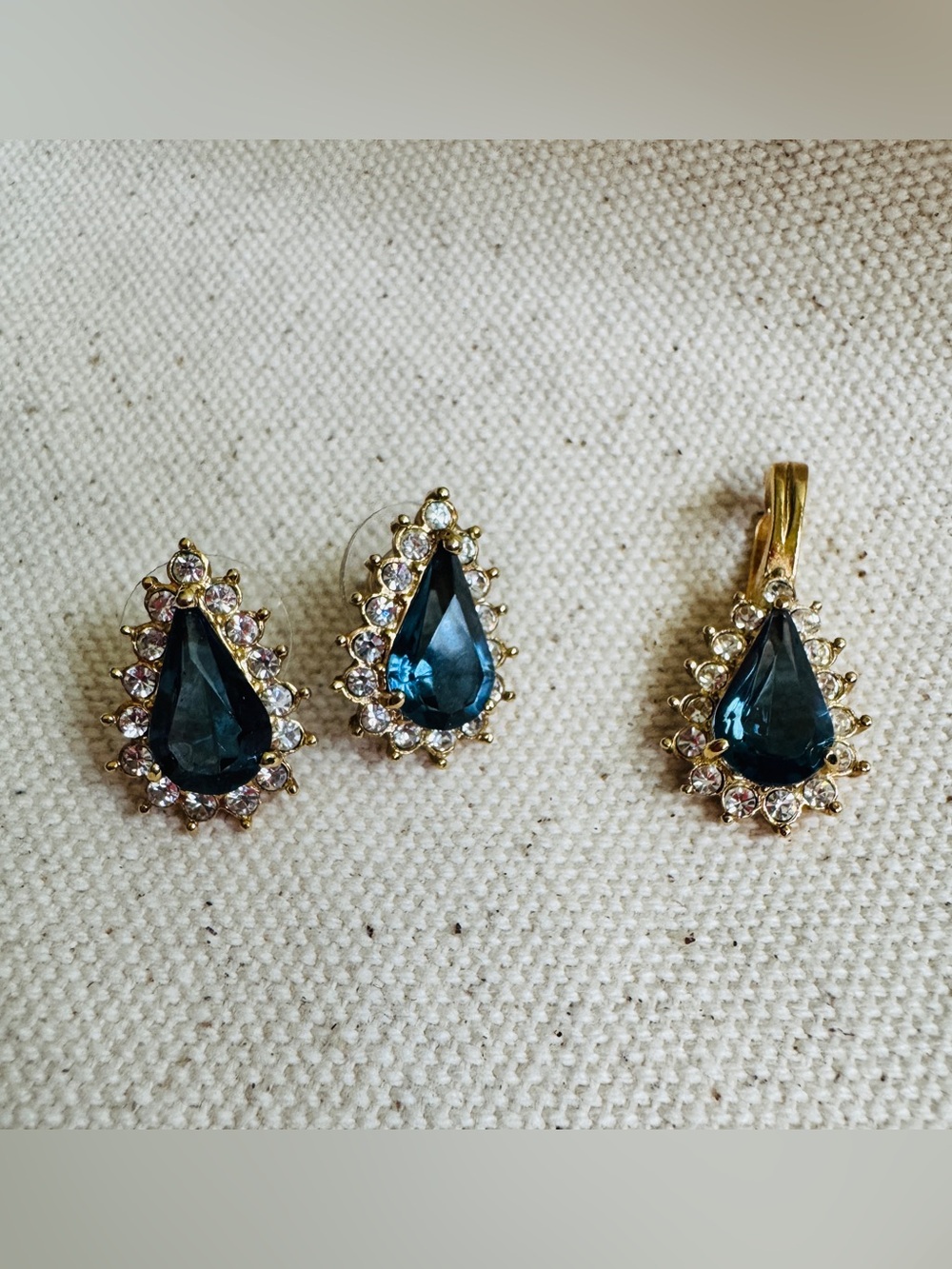 ROMAN Set Classic Teardrop Blue Crystal Pendant & Earrings Jewelry Set - Gold